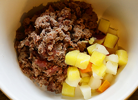 炙り馬刺し野菜添え