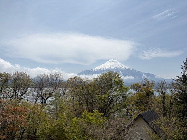 客室からの富士山　4月（April）　他