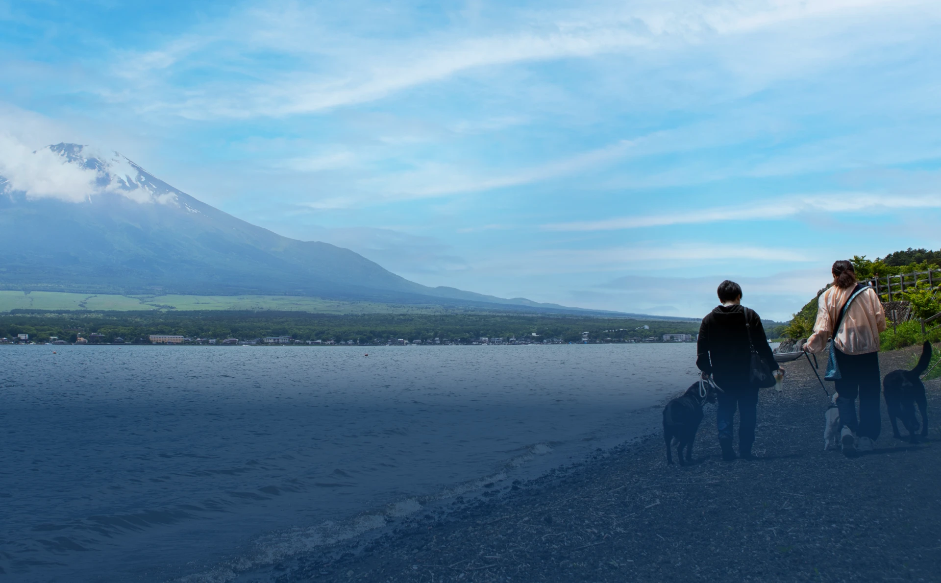 写真：山中湖から見える富士山